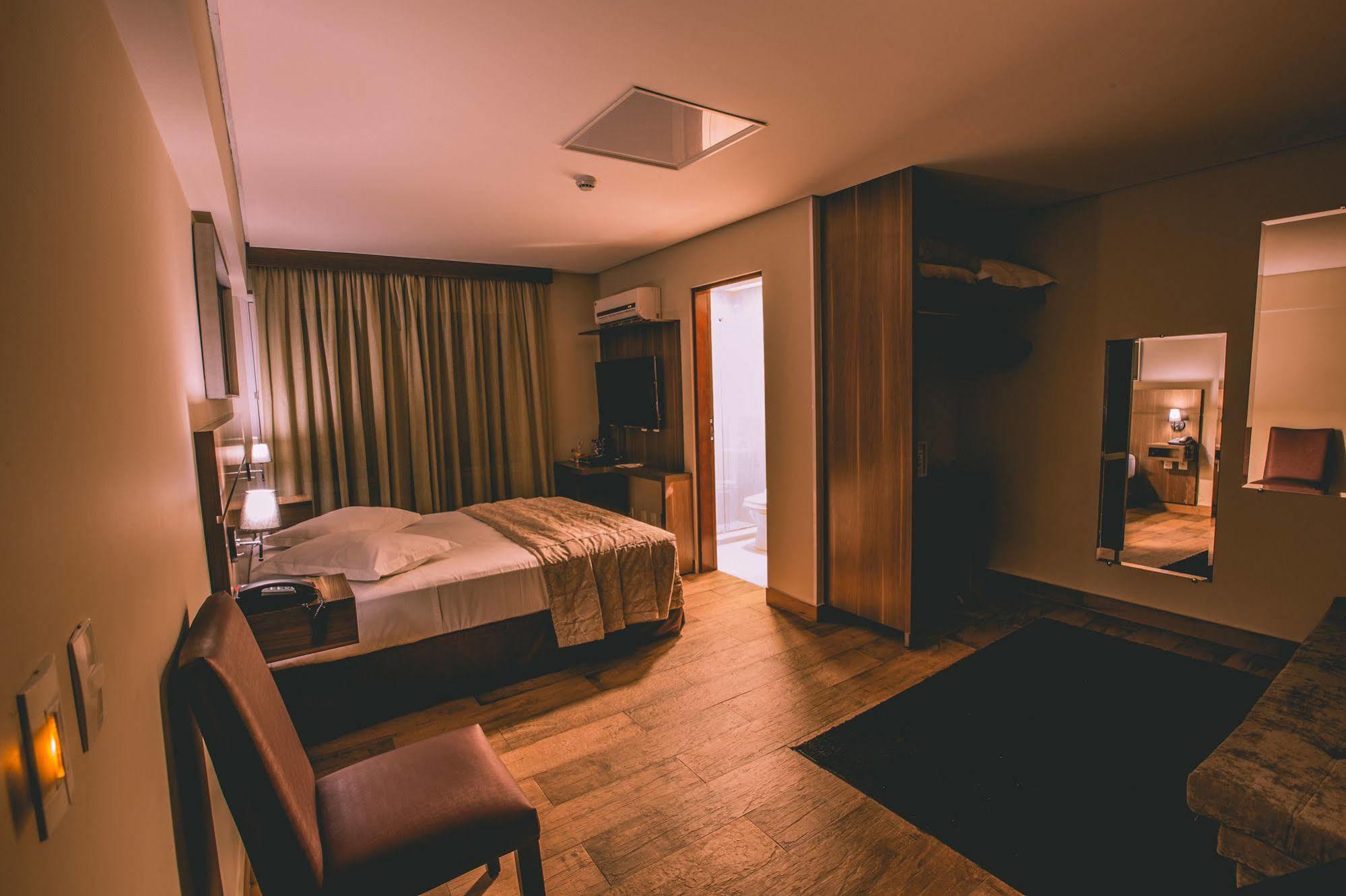 Padom Business Hotel Bragança Paulista Kültér fotó